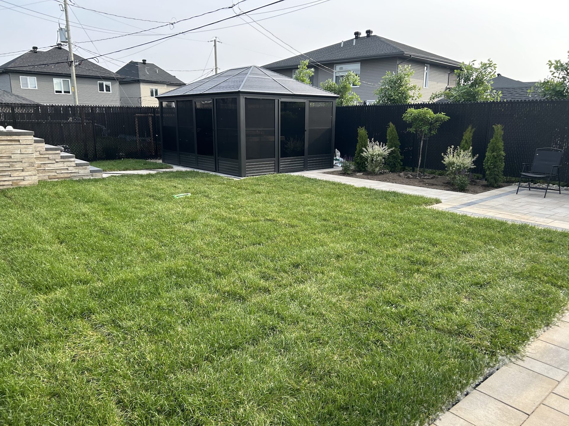 Tourbe et aménagement cour avant — Saint-Lambert